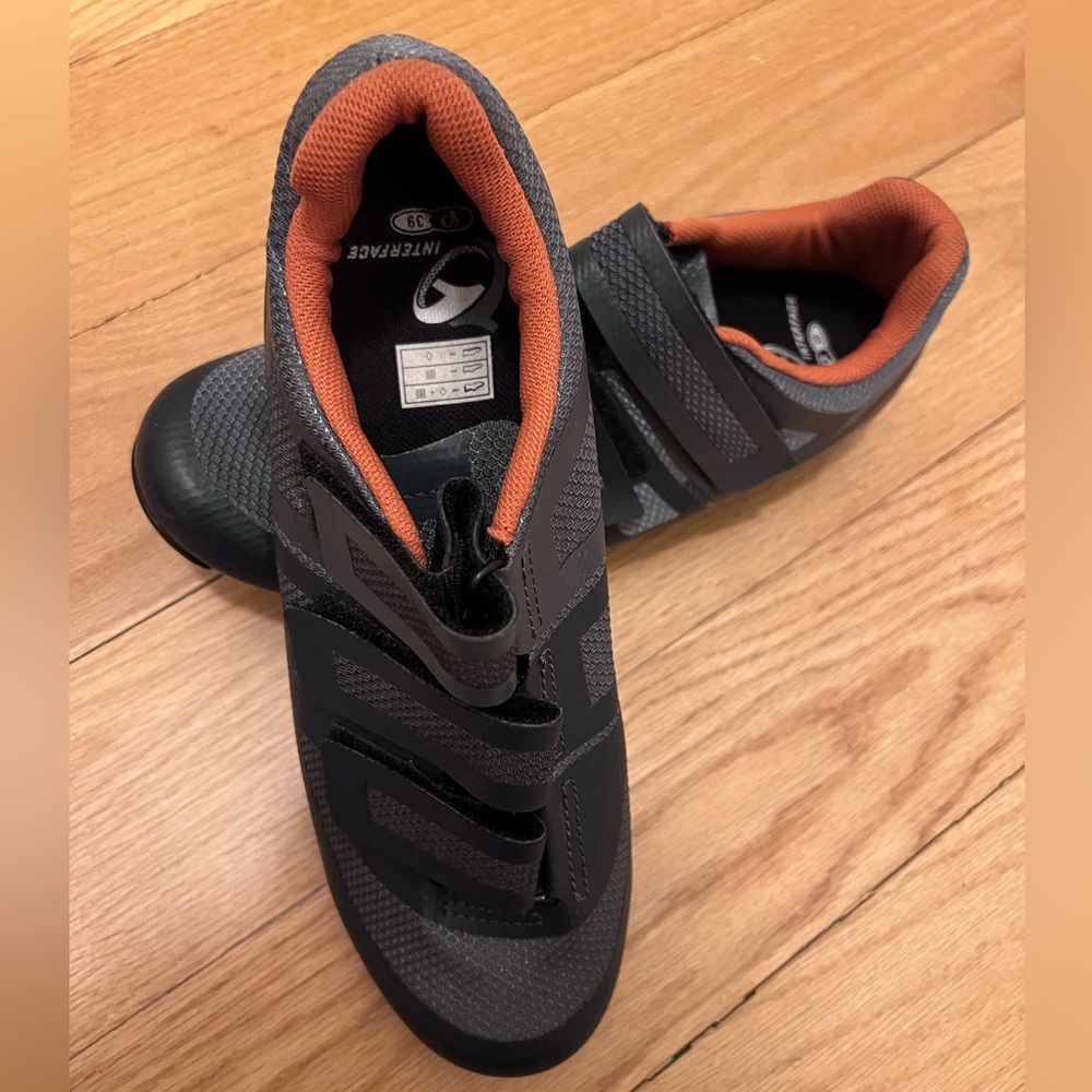 Pearl Izumi Quest cycling shoes with Delta clips